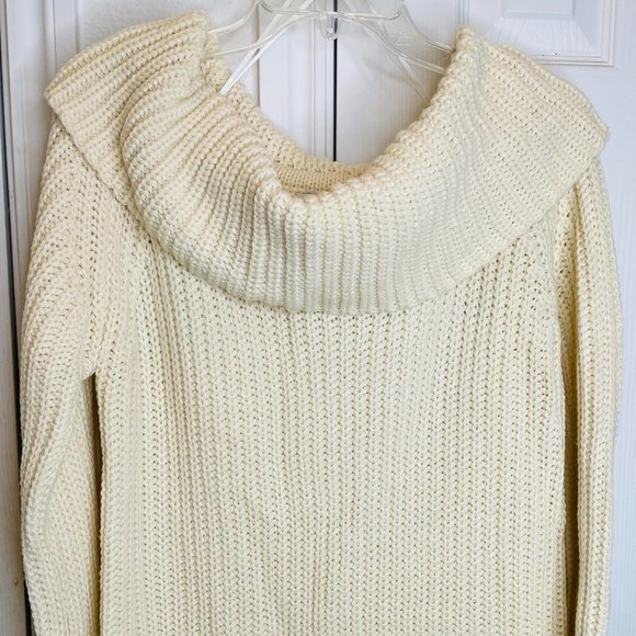 Women's Sweater - Picture 1 of 5